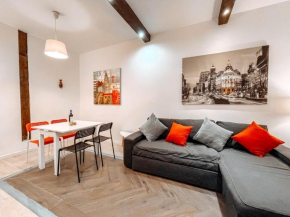 Fee4Me. Amazing apartment in the heart of Lavapies